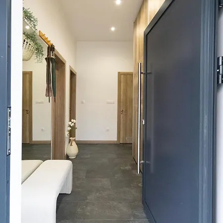 Apartment May Apartment *